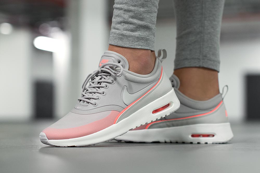 air max thea gris et rose